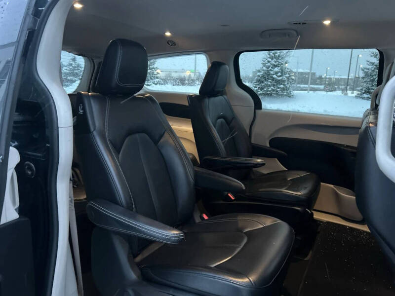 2022 Chrysler Pacifica Hybrid Touring L