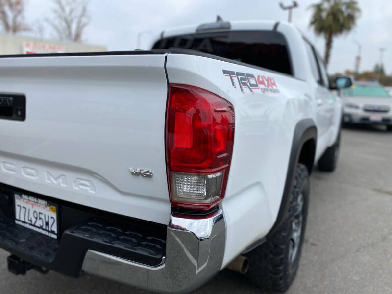 2017 Toyota Tacoma TRD Off Road photo 25