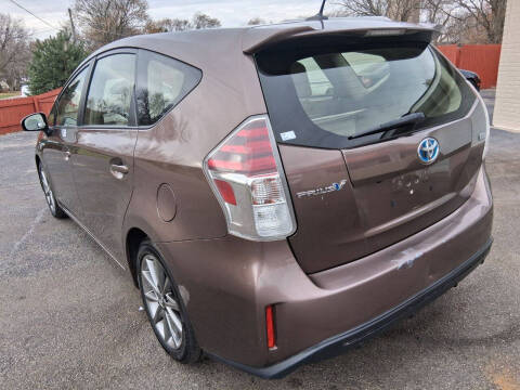 2015 Toyota Prius v Five
