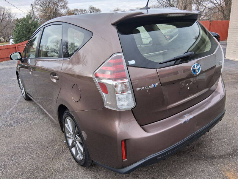 2015 Toyota Prius v Five