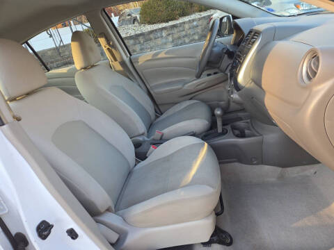 2012 Nissan Versa 1.6 SV