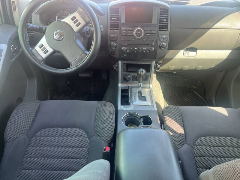 2010 Nissan Pathfinder LE