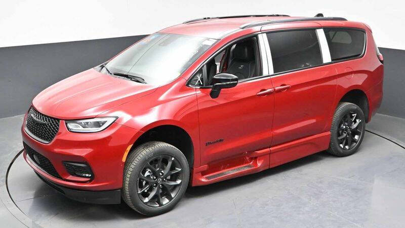 2026 Chrysler Pacifica Select