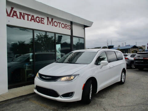 2020 Chrysler Pacifica for sale at Vantage Motors LLC in Raytown MO