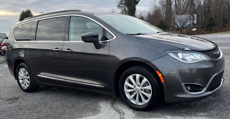 2017 Chrysler Pacifica Touring-L