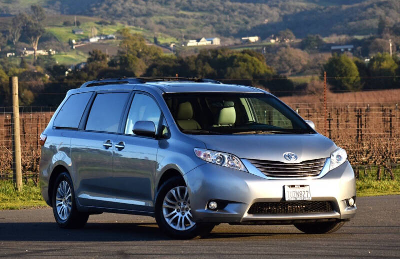 2016 Toyota Sienna XLE Premium 8-Passenger