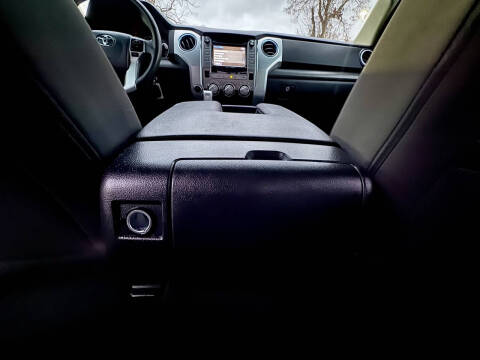 2014 Toyota Tundra SR5