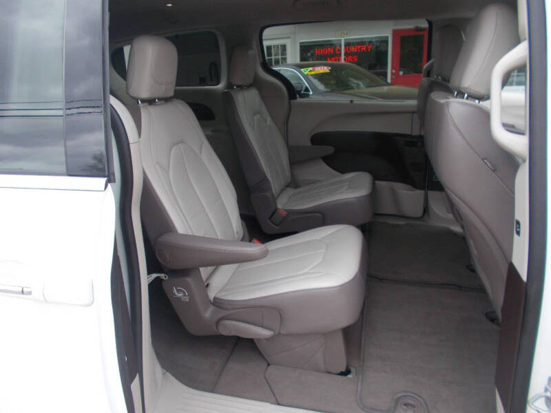 2017 Chrysler Pacifica Touring-L