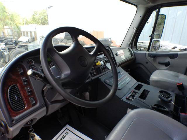 2015 Freightliner M2 106