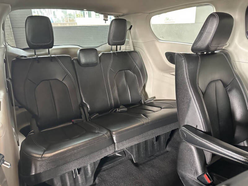 2022 Chrysler Pacifica Hybrid Touring L