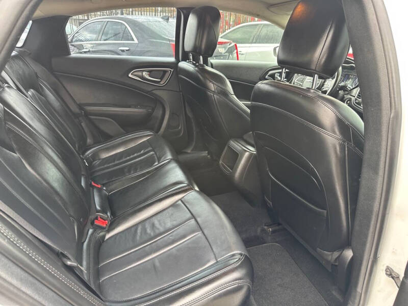 2017 Chrysler 200 Limited