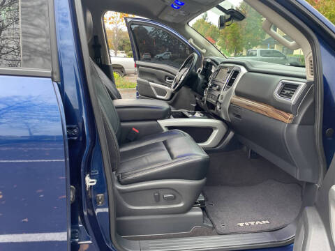 2017 Nissan Titan SL