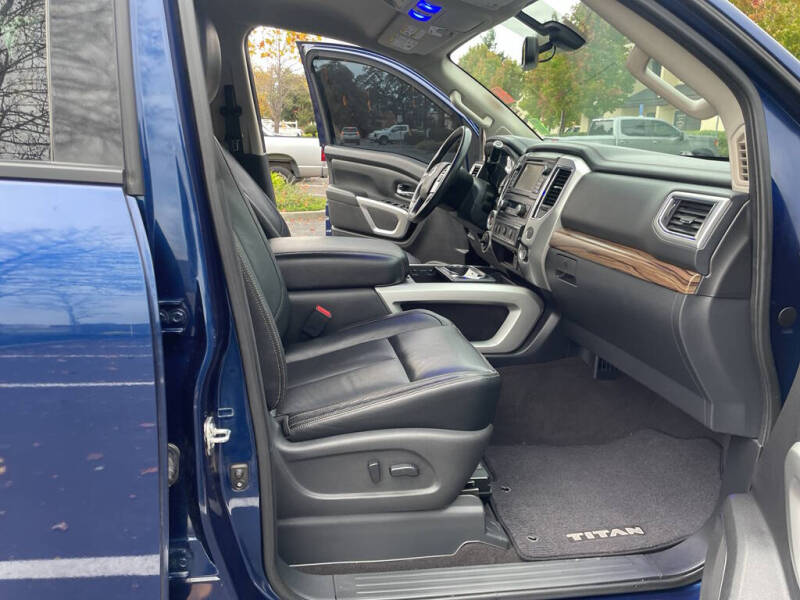 2017 Nissan Titan SL