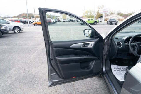 2017 Nissan Pathfinder SL