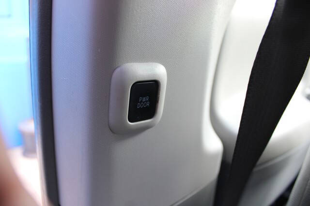 2014 Toyota Sienna LE Mobility 7-Passenger