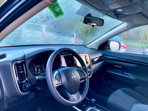 2020 Mitsubishi Outlander ES