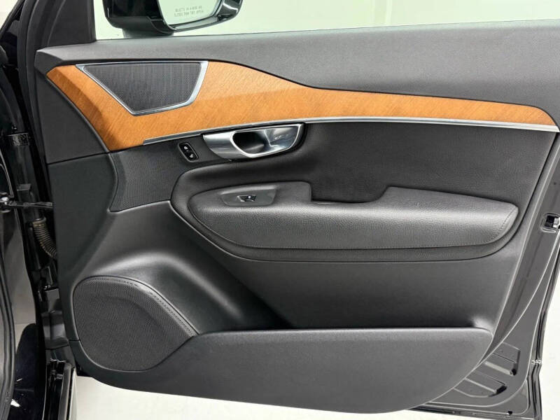 2021 Volvo XC90 T5 Momentum