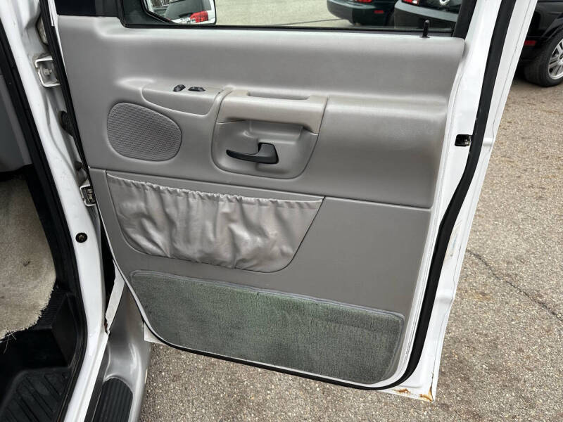 2000 Ford E-Series E-150