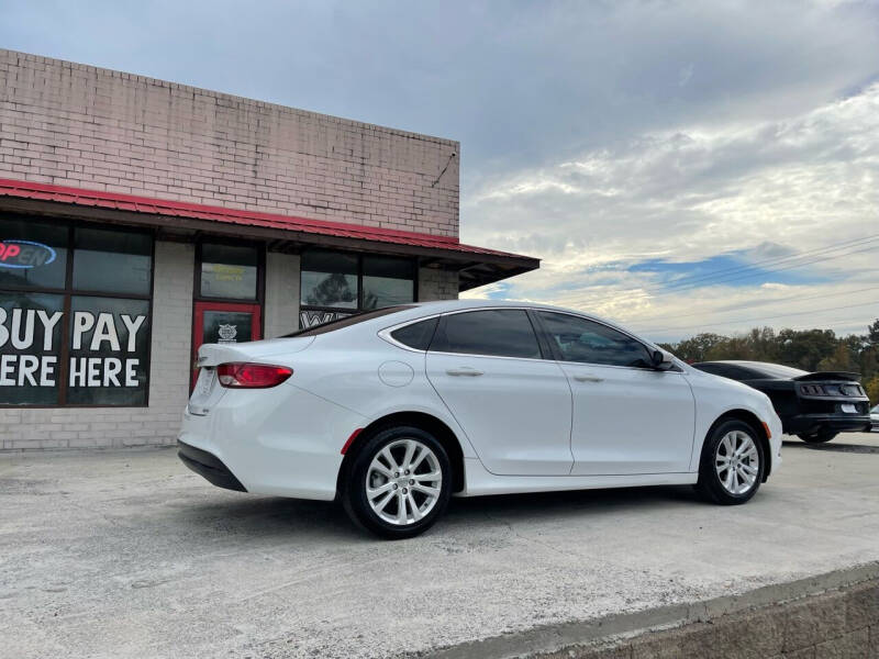 2017 Chrysler 200 LX