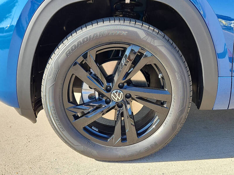 2026 Volkswagen Atlas Cross Sport SEL R-Line Black 4Motion