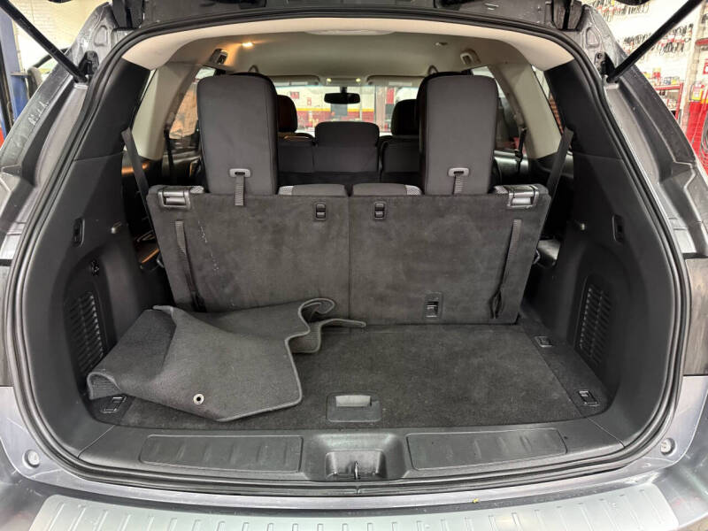 2017 Nissan Pathfinder SV