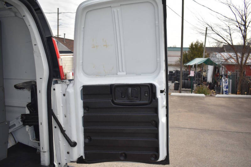 2015 Chevrolet Express Cargo Work Van photo 37