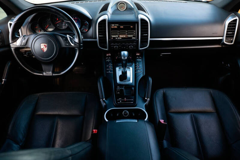 2014 Porsche Cayenne Platinum