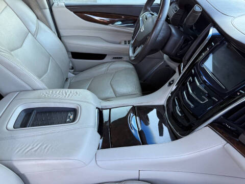 2017 Cadillac Escalade Luxury