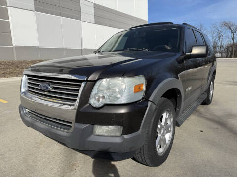 2006 Ford Explorer for sale at ELMHURST CAR CENTER in Elmhurst IL