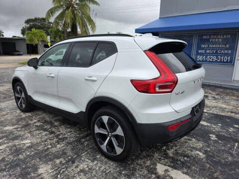 2024 Volvo XC40 B5 Plus Dark Theme