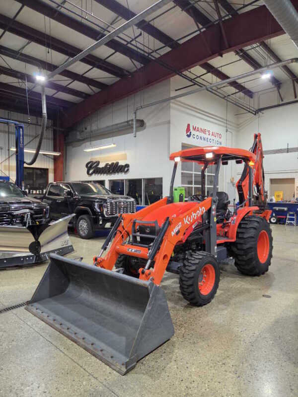 2021 Kubota M62  Tractor  Loader  Backhoe