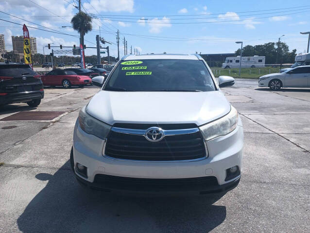 2016 Toyota Highlander for sale at Auto Outlet Of Manatee in Palmetto, FL