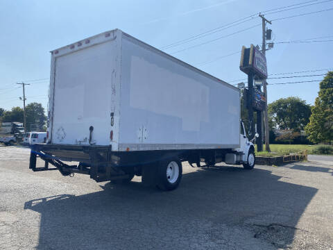 2006 Freightliner M2 106