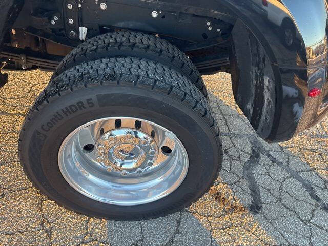 2024 Ford F-450 Super Duty Platinum