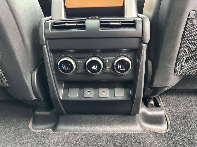 2023 Land Rover Defender 130 X-Dynamic SE