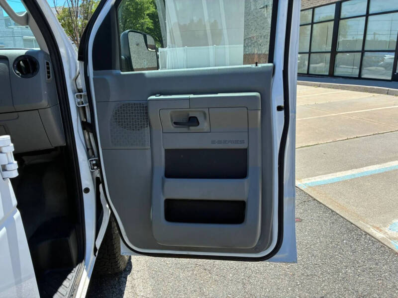 2013 Ford E-Series E-350 SD XLT