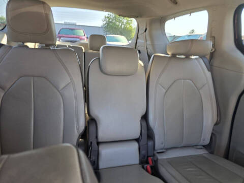 2017 Chrysler Pacifica Touring-L