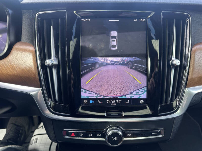 2022 Volvo S90 B6 Momentum