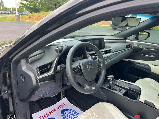 2021 Lexus ES 350 32