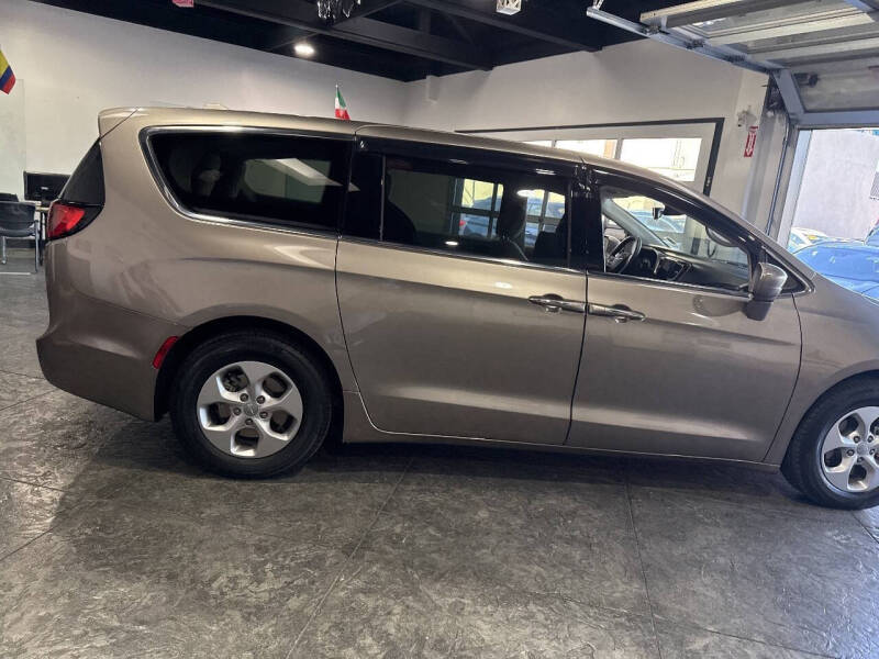 2018 Chrysler Pacifica Hybrid Touring Plus