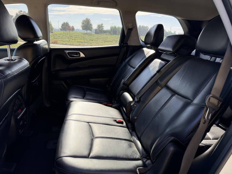 2019 Nissan Pathfinder SL