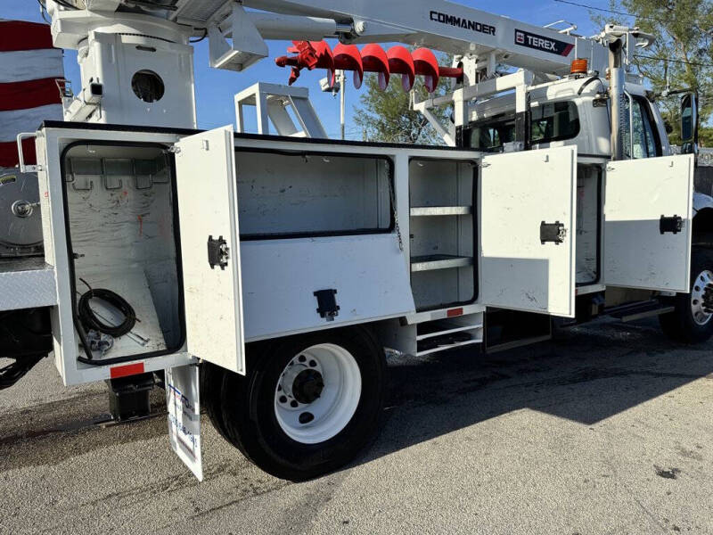 2017 Freightliner M2 106