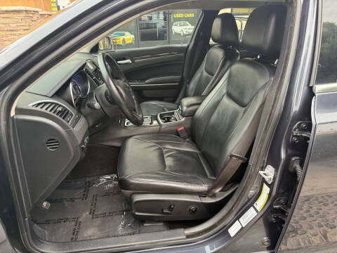 2017 Chrysler 300 Limited