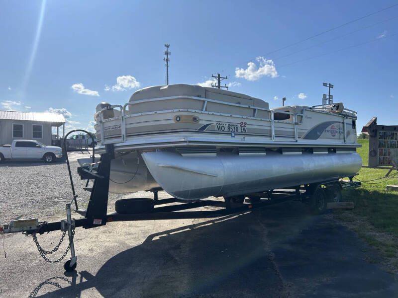 2000 Tracker PARTY BARGE 22