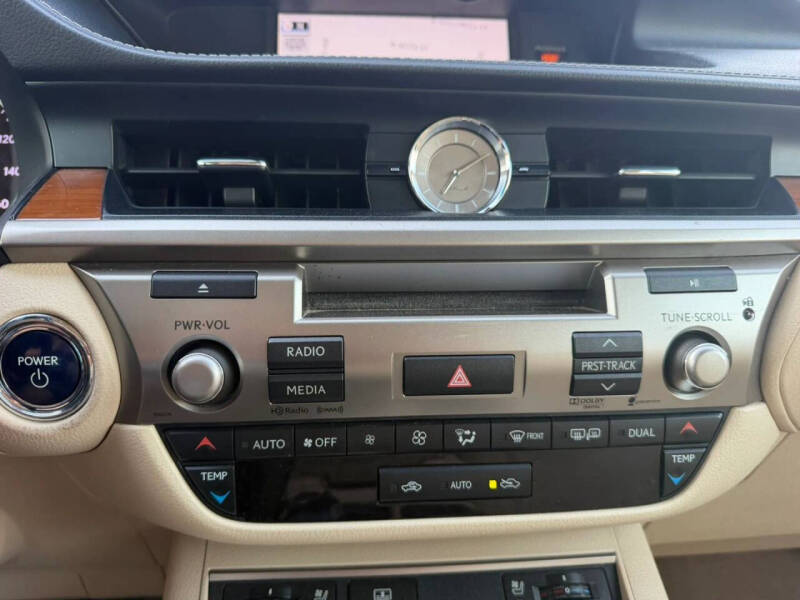 2013 Lexus ES 300h