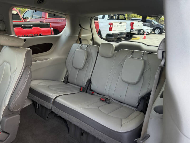 2017 Chrysler Pacifica Touring-L