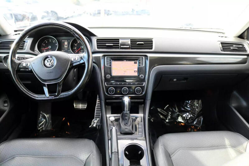 2019 Volkswagen Passat SE R-Line