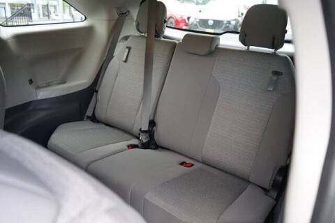 2021 Toyota Sienna LE 8-Passenger