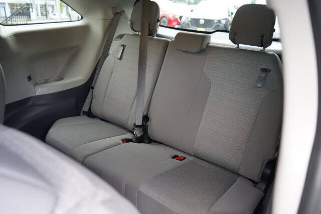 2021 Toyota Sienna LE 8-Passenger