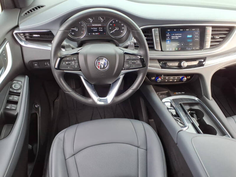 2023 Buick Enclave Essence